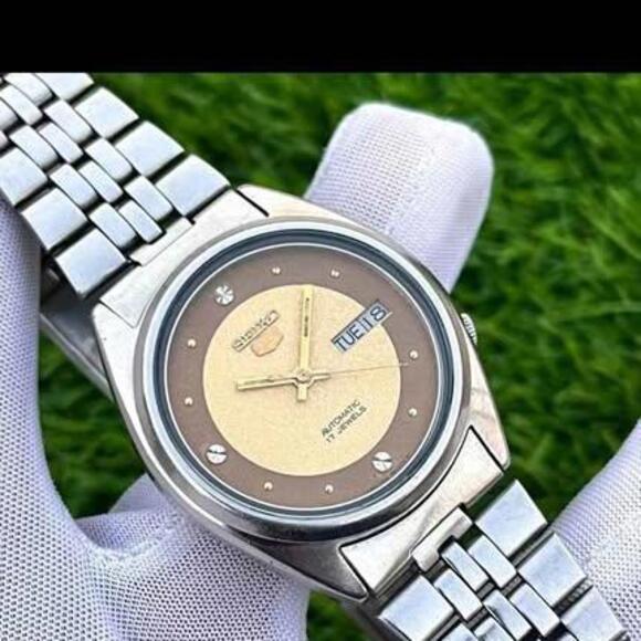 Excellent Condition Vintage Seiko 5 Automatic Golden Glitter Dial Japan Made - Picture 2 of 4